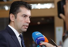 Премиерът в оставка е на изслушване в парламентаПремиерът в оставкаКирил