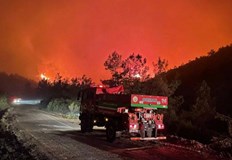 В борбата с пламъците се включиха 20 хеликоптера и 14