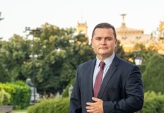 Кметът очертава новия плувен комплекс като русенското Доходно здание на 21 векВ