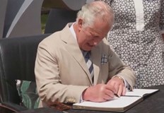 Даренията са били предадени на благотворителни организацииБританският престолонаследник принц Чарлз