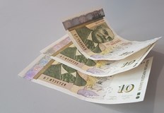 Масово се вдигнаха тарифите за откриване на сметка и внасяне