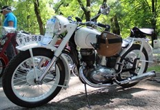 Осмото поредно издание на Парада на ретро автомобили привлече стотици русенци и