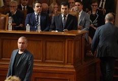 Защо Слави Трифонов потопи страната в нова правителствена криза Само след шест