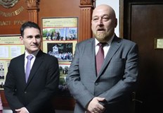 За година и половина на кметовете в областта им се