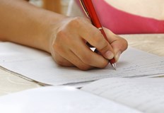 На матурата по БЕЛ седмокласниците писаха върху разказа Талисманът Авторът му