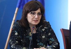 Здравният министър в оставка Асена Сербезова съди прокуратурата за 70