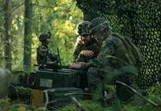 За увеличаване на привлекателността на доброволната военна служба се подготвя