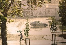 В часовете от обяд до полунощ обаче в южните и