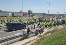 Искат оставката на министъра на транспортаБез предварително уведомление близо 300