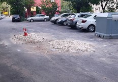 Пенчо асфалтира а след него минават копачите от ВиК