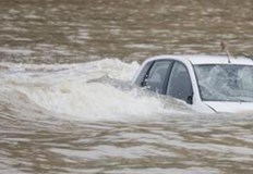 18 годишно момиче преминавайки по мост с автомобила си изтърва управлението