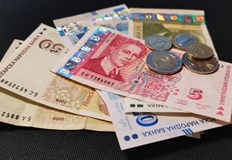 Само столичани работят за пари над средната работна заплата за