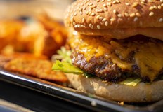 Днес е мечтаният ден за всички почитатели на бързата храна