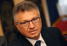 Той е категоричен че българските официални лица трябва да отговорят