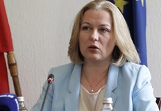 Правителството ще продължи да действа с пълна скорост докато парламентът