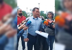 Пенчо Милков в момента провежда брифинг във връзка с опустошителната