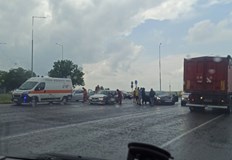 Два автомобила са катастрофирали на кръстовището до Джъмбо в Русе този следобед Инцидентът