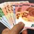 Изплащат допълнителните антиинфлационни добавки в Кипър