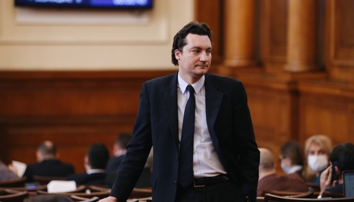 Русенският депутат отказа да следва партийната линия за връщането на хартиения вот