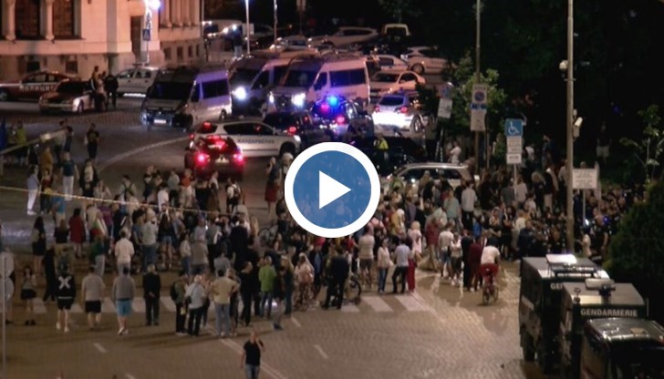 Осигуриха им полицейски кордон