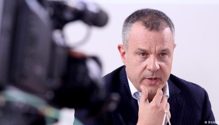 Въпреки недоволството срещу него, досегашния шеф на телевизията Емил Кошлуков също ще се яви на изслушване