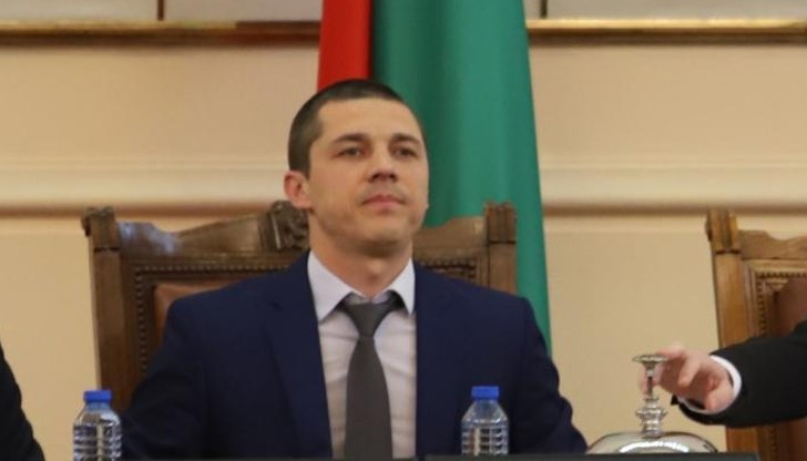 Така той отговори на обвиненията, че "са купили" депутатите от "Има такъв народ", които напуснаха ПГ на ИТН