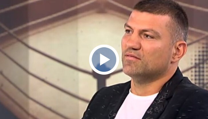 Сред боксьорите, които го вдъхновяват, е Ивендър Холифийлд