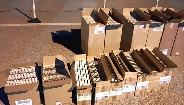 Цигарите са открити в камион, който превозва строителни материали за Великобритания