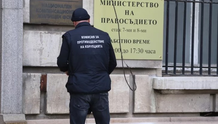 Кандидатите за шеф на КПКОНПИ ще се проверяват за принадлежност към ДС. Това обаче няма да е пречка за заемане на поста Кандидатите за шеф на КПКОНПИ ще се проверяват за принадлежност към ДС. Това обаче няма да е пречка за заемане на поста