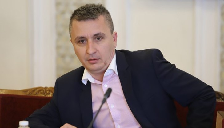 Сред причините за разрива в отношенията между кабинета и министерството на енергетиката, е предложеното от "Има такъв народ" за продължаване на договора с „Газпром“, докато намерим сигурен източник на доставки Сред причините за разрива в отношенията между кабинета и министерството на енергетиката, е предложеното от "Има такъв народ" за продължаване на договора с „Газпром“, докато намерим сигурен източник на доставки