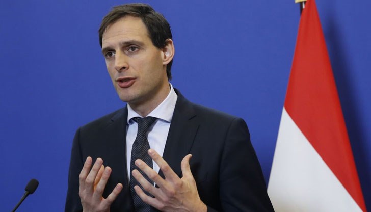 заяви министърът на външните работи Вопке Хукстра в свое изказване в Хага