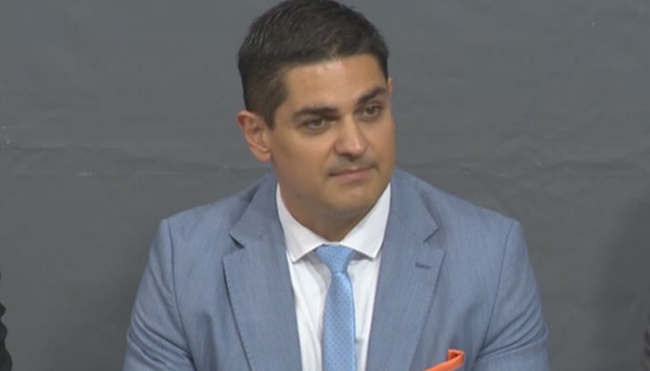 Спортният министър в оставка заяви, че е разговарял с депутата на ИТН Христинка Иванова в опит да я убеди да напусне партията Спортният министър в оставка заяви, че е разговарял с депутата на ИТН Христинка Иванова в опит да я убеди да напусне партията