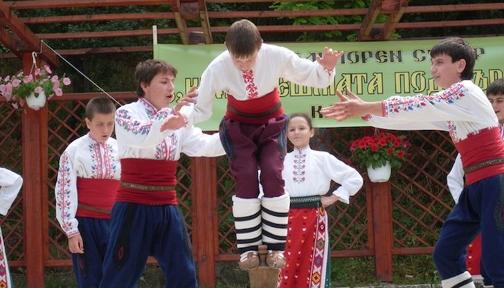 Тази година ще участват 36 групи и 15 индивидуални изпълнители от Силистренско, Добричко, Варненско, Шуменско и Русенско