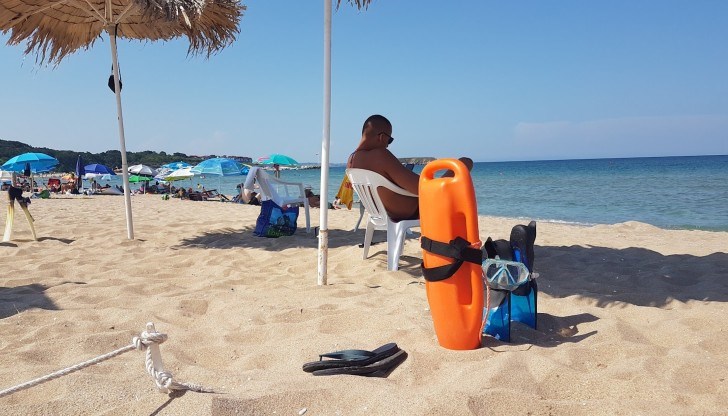 Концесионерите на плажове отчитат за поредна година все по-голям недостиг на кадри във водното спасяване
