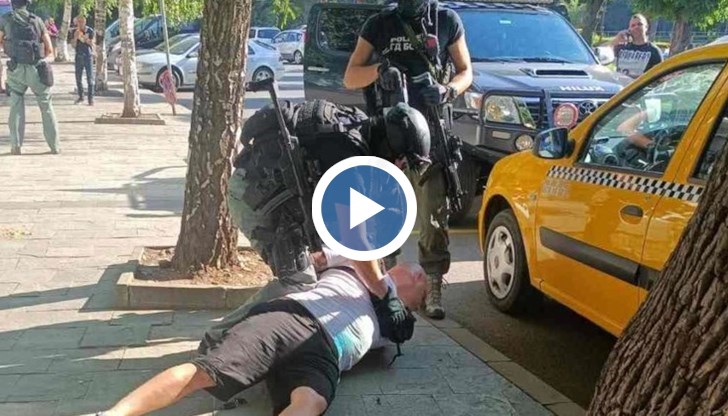 Задържани са над 10 човека