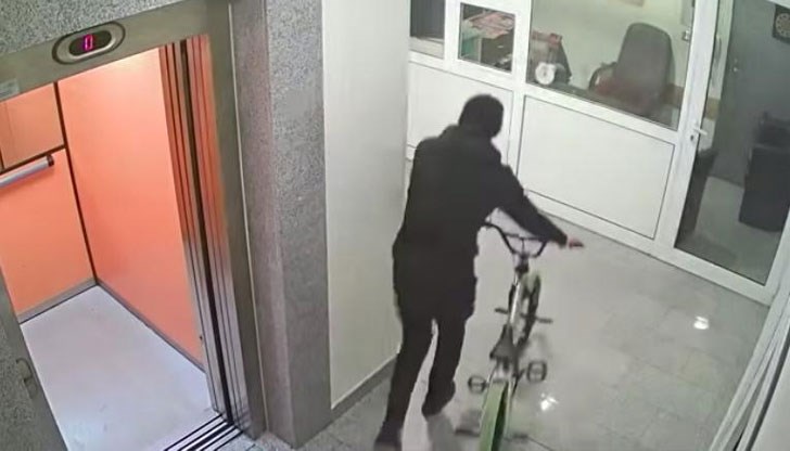 Откраднатите вещи са рибарски принадлежности и велосипеди