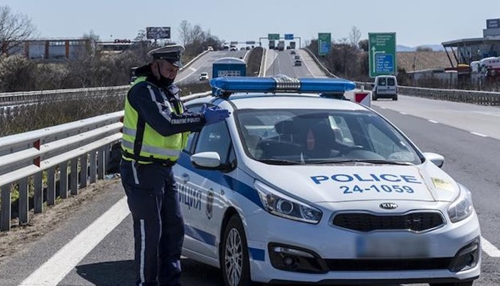 За да избегне проверката, той предложил подкуп на полицаите с 20 евро