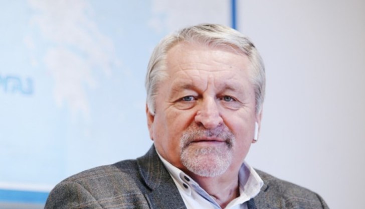 Партията е моноструктурна и се смята, че основният носител на успеха на ИТН е Слави Трифонов, добави той Партията е моноструктурна и се смята, че основният носител на успеха на ИТН е Слави Трифонов, добави той