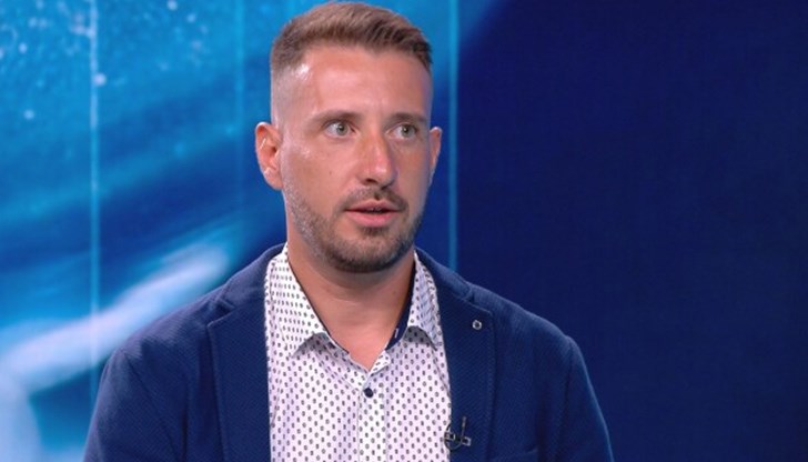 Парите са на възрастна двойка, които пестили парите в продължение на години, за да купи апартамент на децата Парите са на възрастна двойка, които пестили парите в продължение на години, за да купи апартамент на децата