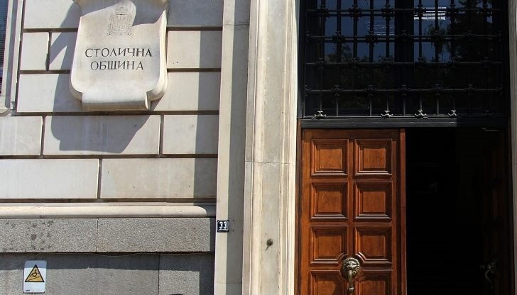 Те касаят обществени поръчки за осветлението на столицата