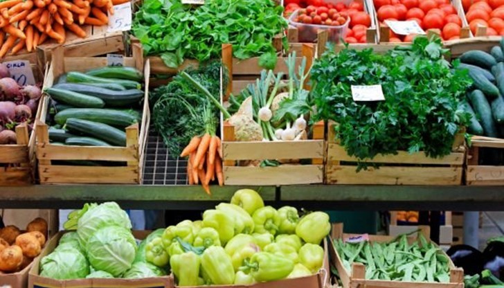 Зеленчуците и плодовете рязко поевтиняха по стоковите тържища в началото на юни