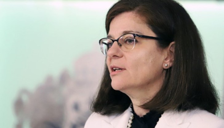 Тя заяви, че че не е имала физическата възможност да подаде своята оставка заради срещата на Върха в Солун и заради ангажиментите ѝ във връзка с посещението на Олаф Шолц Тя заяви, че че не е имала физическата възможност да подаде своята оставка заради срещата на Върха в Солун и заради ангажиментите ѝ във връзка с посещението на Олаф Шолц