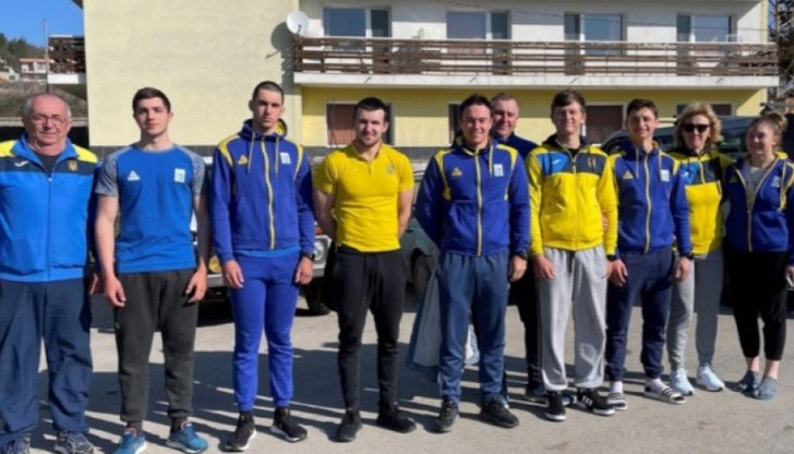 Отборът получи помощта на клуб "Локомотив" Русе и Евгени Недев