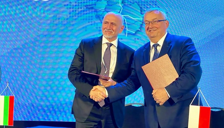 Транспортният министър посочи много ниския капацитет на преминаване на стоки и хора между България и съседните страни Транспортният министър посочи много ниския капацитет на преминаване на стоки и хора между България и съседните страни