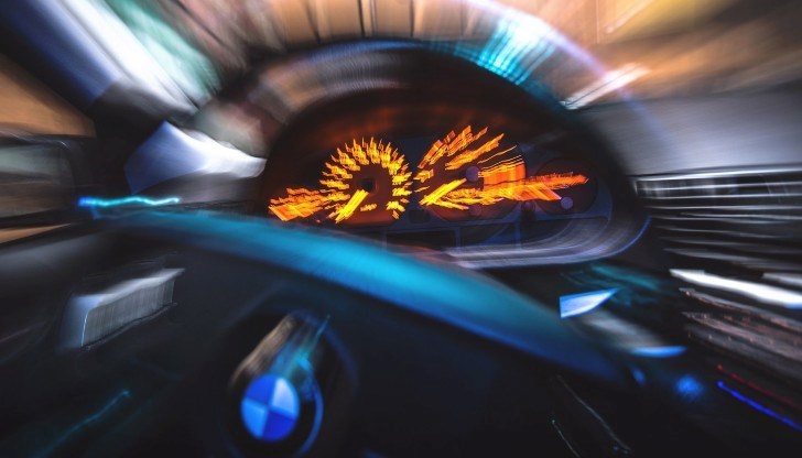 Започнато е бързо производство срещу установен от полицията неправоспособен водач, управлявал МПС без регистрационни табели