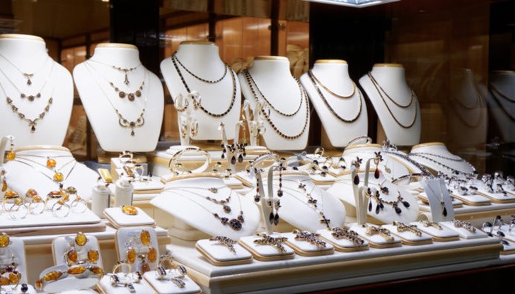 Русия е най-големият производител на естествени диаманти в света и вторият по големина по златодобив