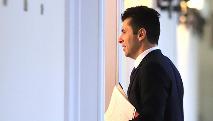 Оставката е внесена по куриер Оставката е внесена по куриер