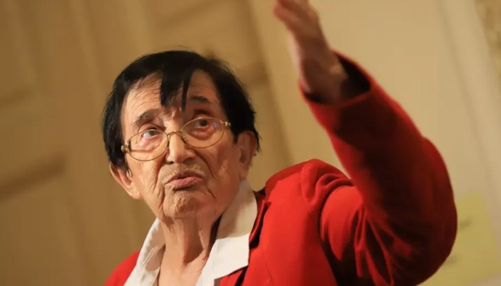 Направо съм щастлива, че не съм в този парламент Направо съм щастлива, че не съм в този парламент