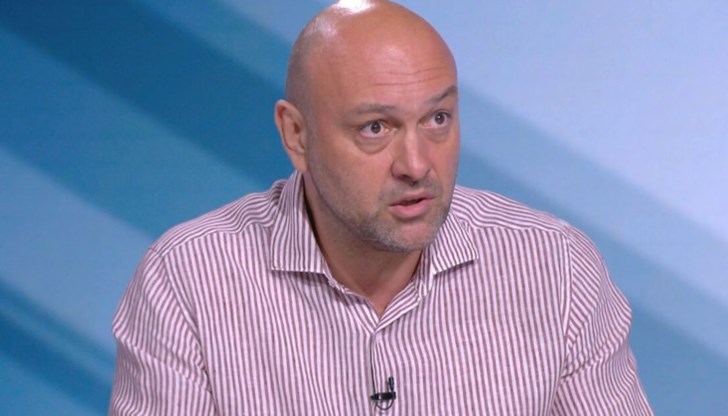 Парламентарна криза последва правителствената, коментира политологът