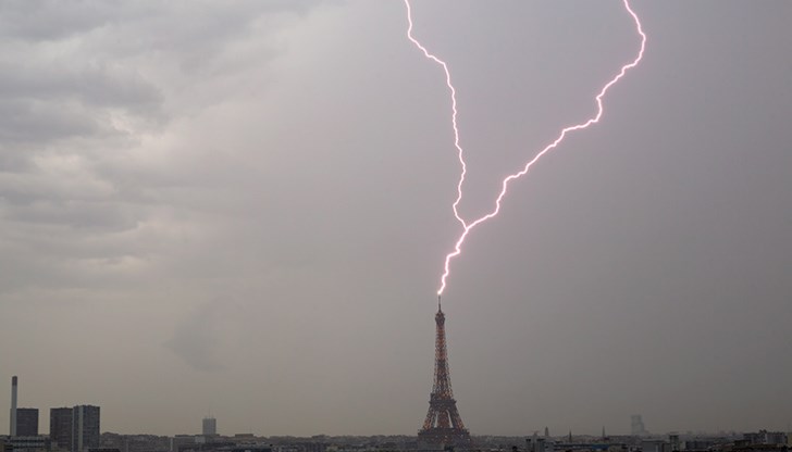 Мълнията не е повредила кулата и не представлява опасност за обществото Мълнията не е повредила кулата и не представлява опасност за обществото